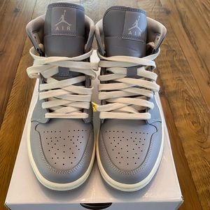 Women’s Air Jordan 1 Mid